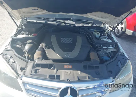 2009 Mercedes-Benz C 300 Luxury 4Matic/Sport 4Matic z USA, uszkodzony, nr VIN WDDGF81X99F283196